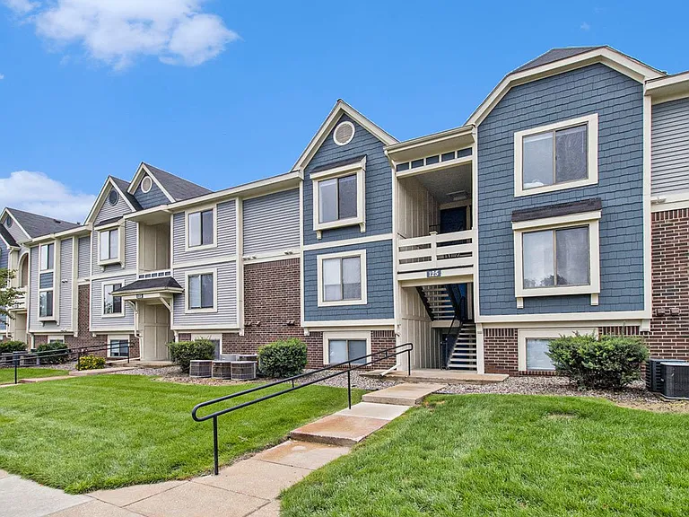 Pine Knoll Apartments — Photo 50