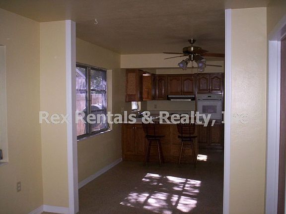 3rd image of 526 SW Blvd N