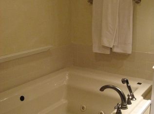 856 W Newport Ave #1, Chicago, IL 60657