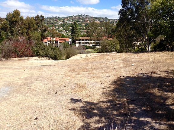 3rd image of 2500 La Costa Ave