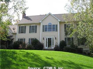 438 Willow Rd, Guilford, CT 06437