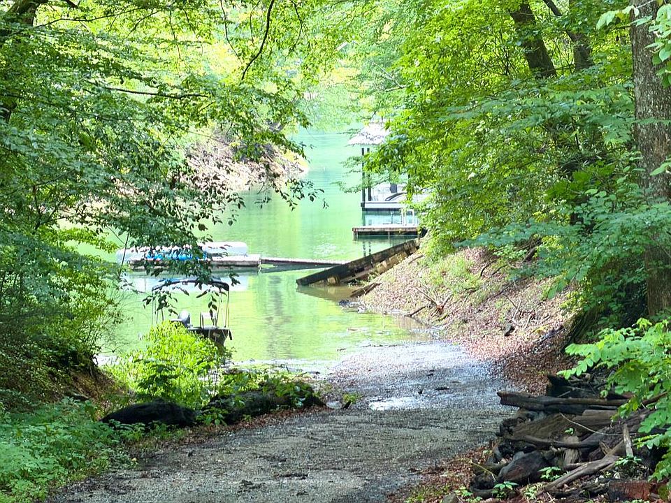 1st image of 520 Calvin Cove Rd