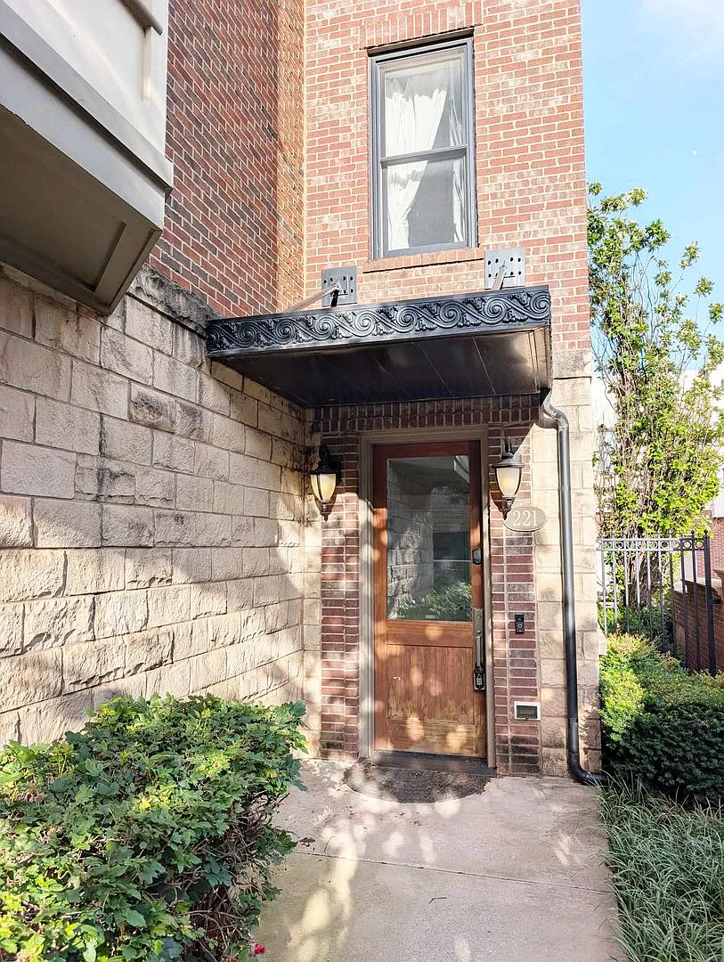 Furnished Home in Deep Deuce — Photo 2