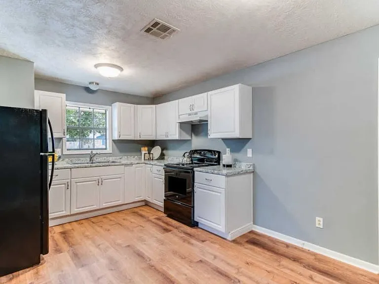 106 Trewhill Pkwy — Photo 4