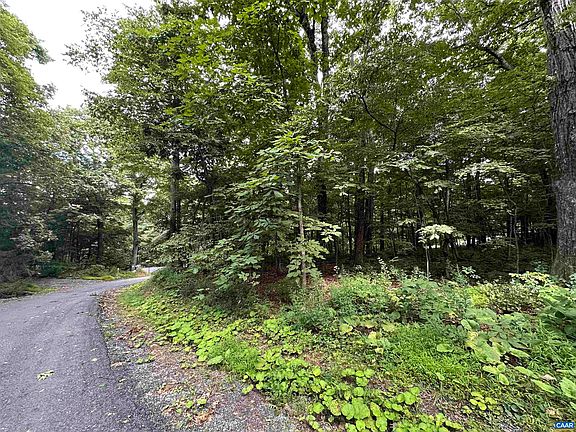 2nd image of 11 Fairway Oaks Ln