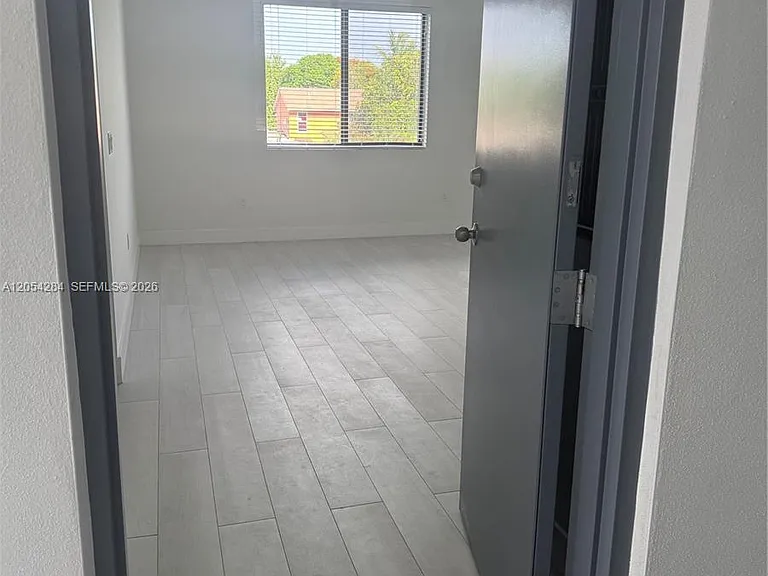 1091 E 17th St #403 — Photo 12