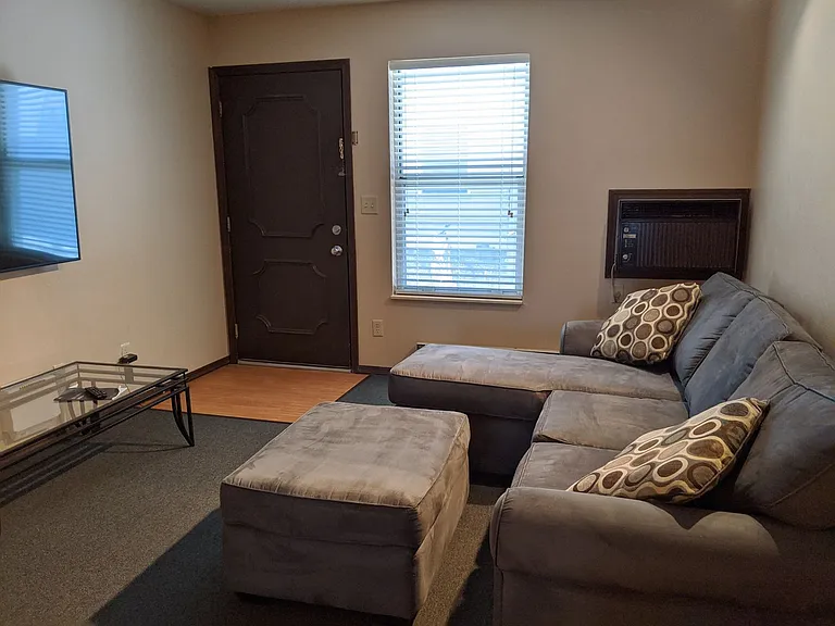 507 E White St — Photo 4