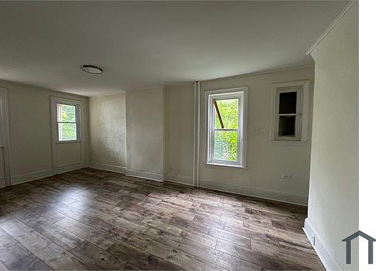 3rd image of 609 Highland Ave