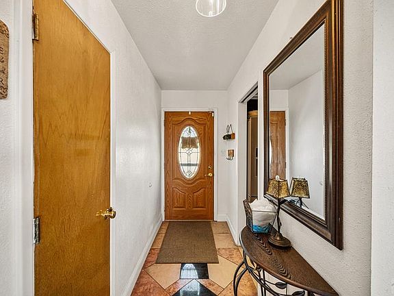5th image of 4011 Valley Dr