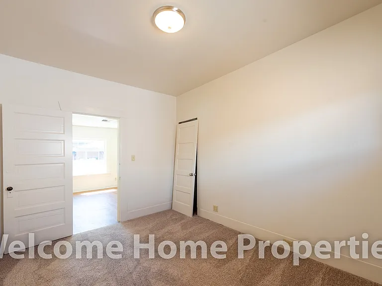512 S College Ave — Photo 14