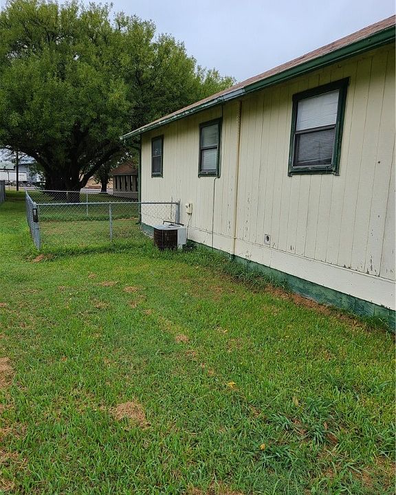 107 Commerce St, Leroy, TX 76654 | MLS #217343 | Zillow