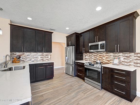 4th image of 3910 Waterford Dr