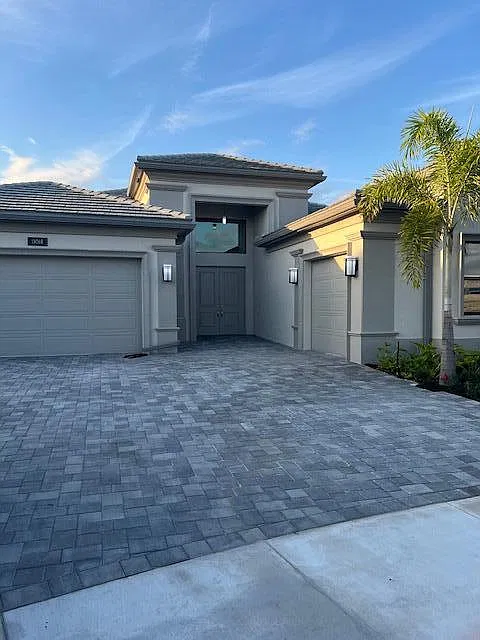 3 bed, 4.0 bath, 3472 sqft, $9,900 — Photo 2