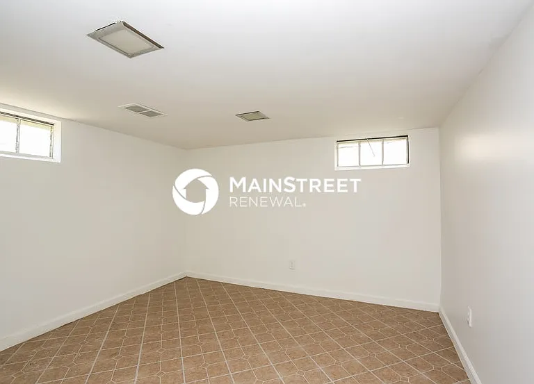 731 S Highland Ave — Photo 12
