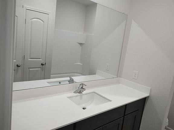 4th image of 739 Keeneland Dr