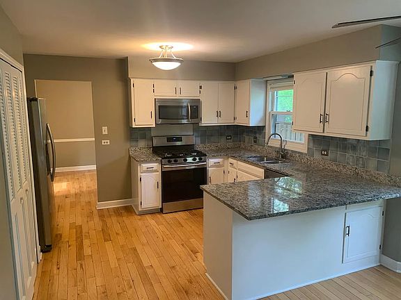 2nd image of 1304 Morningstar North Washington #Court215-avenue2