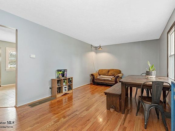 5th image of 236 Williamsburg Ln