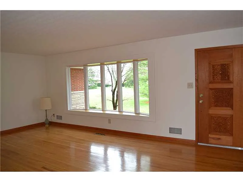 4707 Eaton Dr photo 1