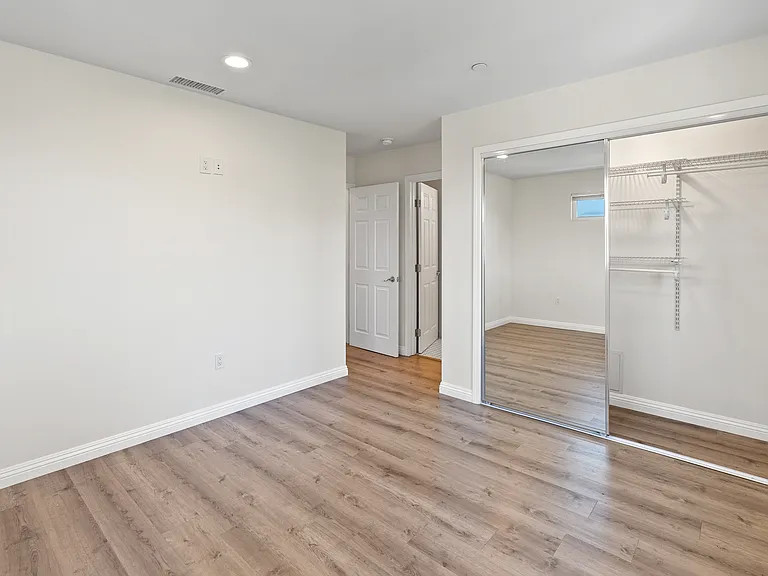 2446 S Dunsmuir Ave — Photo 15