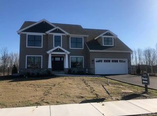 32 Hidden Meadows, Lancaster, NY 14086