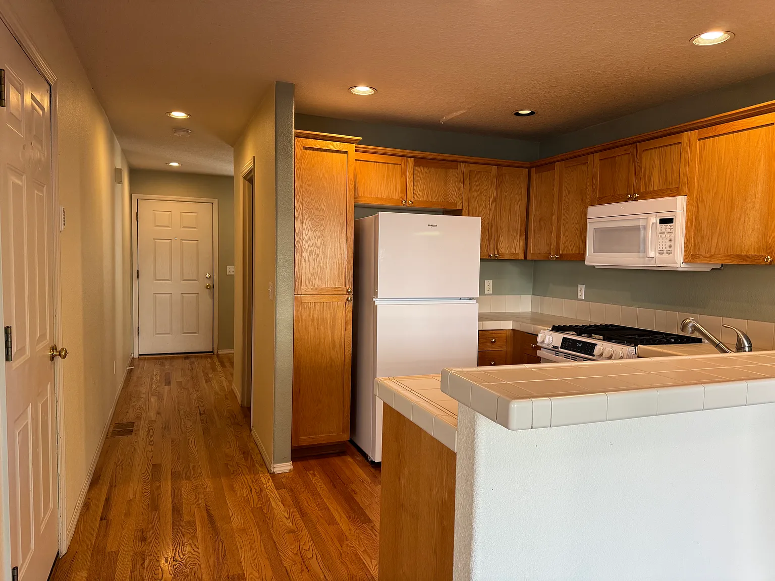 3 bed, 2.5 bath, 1650 sqft, $2,600 — Photo 3