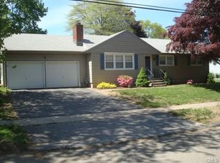 80 Hitching Post Ln, Stratford, CT 06614