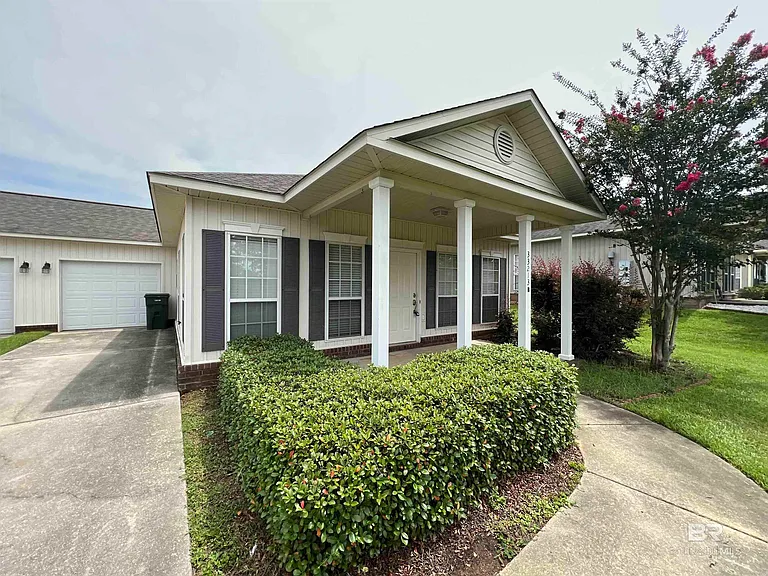 33213 Stables Dr #B — Photo 3