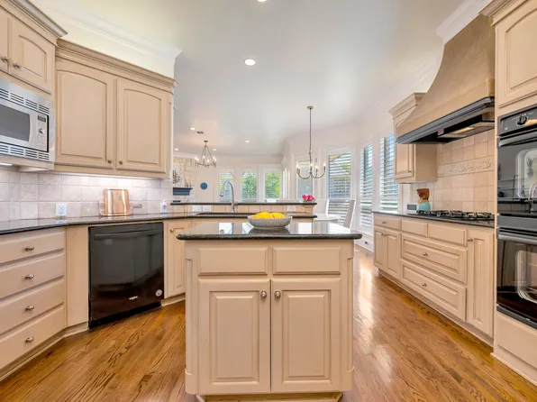 221 Versailles Ln, Keller, TX 76248