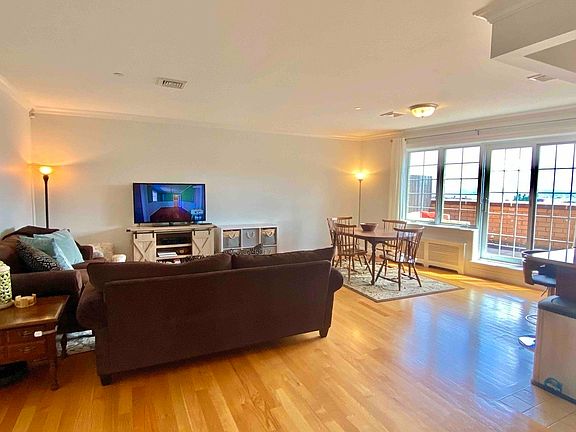 5th image of 153 Bay St #6J