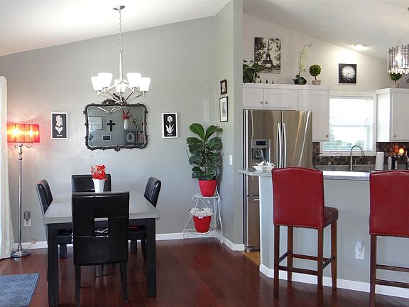 3rd image of 19643 Bluestem Ln
