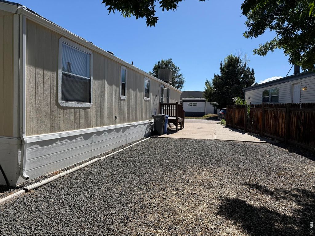 2811 Mango Pl