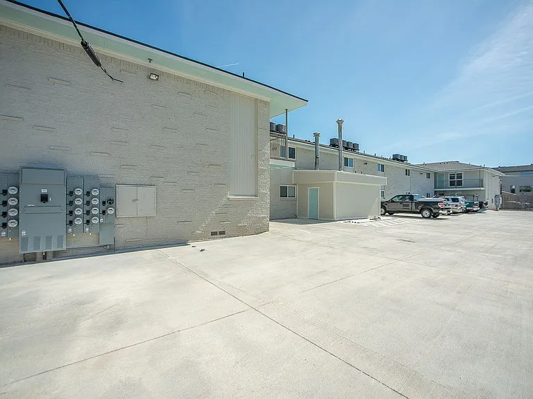 1809 Bennett — Photo 15