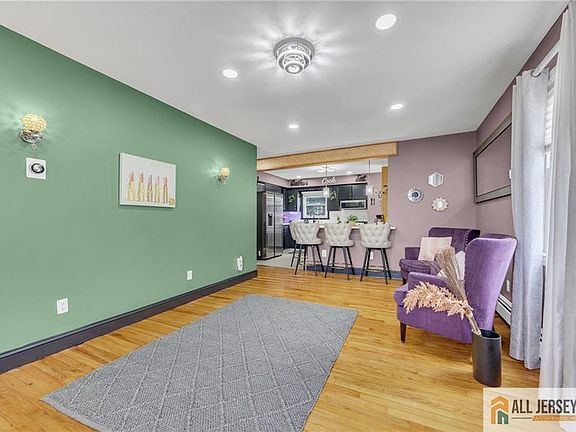 3rd image of 165 Crescent Ave