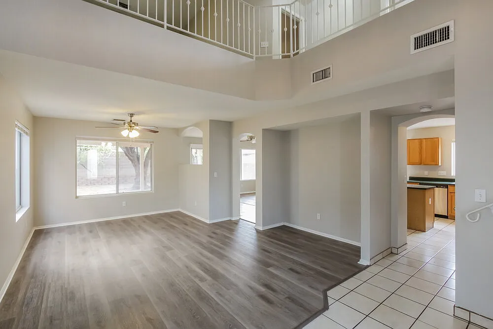 4 bed, 2.5 bath, 2055 sqft, $2,055 — Photo 4