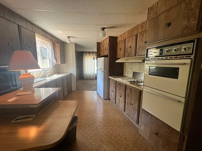 1052 SE Deep Lake Rd — Photo 16