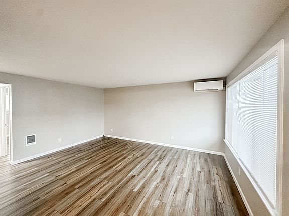 3rd image of 180 Garland Way N APT 14
