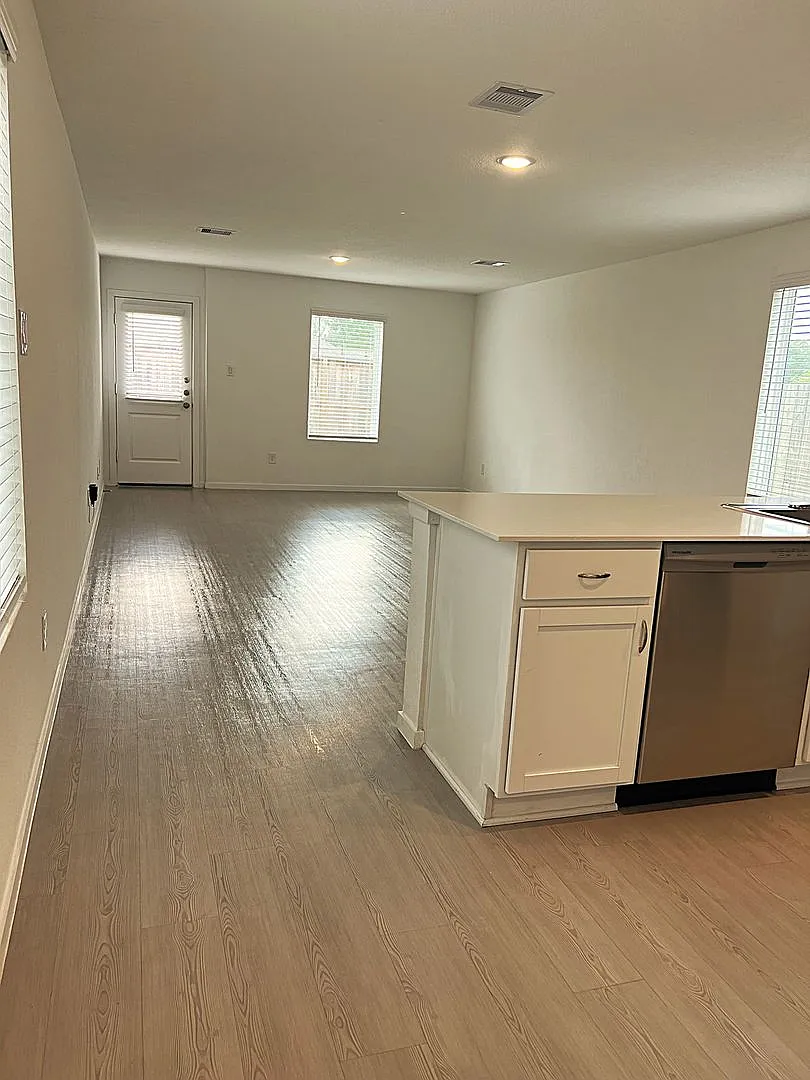 4 Bedroom Home Conveniently Located New Caney House in Tavola — Photo 4