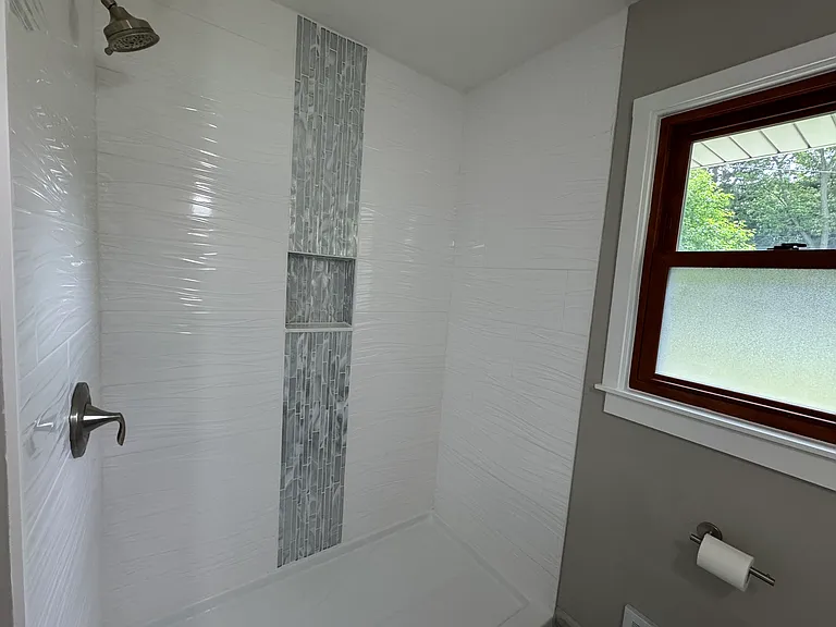 Shower Inset Main Bath