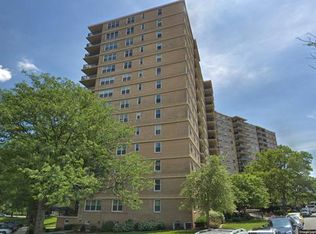 2200 N Central Rd APT 2S, Fort Lee, NJ 07024