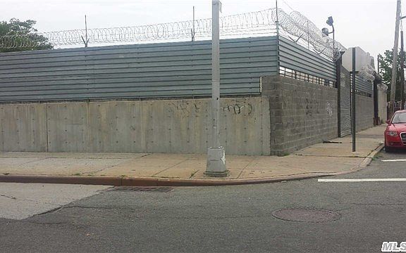 4th image of 10902 153rd St