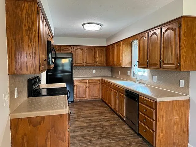 3859 S Hillcrest Ave — Photo 5