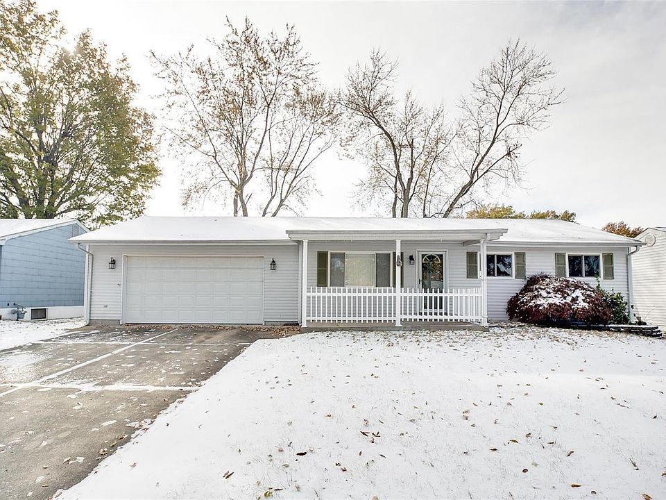 1st image of 136 E Marseille Dr