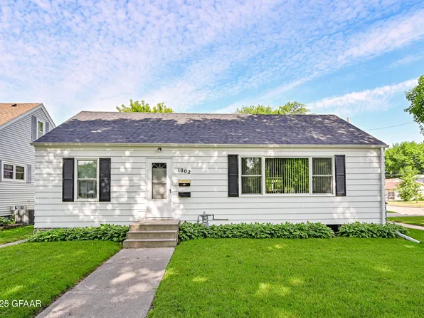 1002 S 9th St, Grand Forks, ND 58201