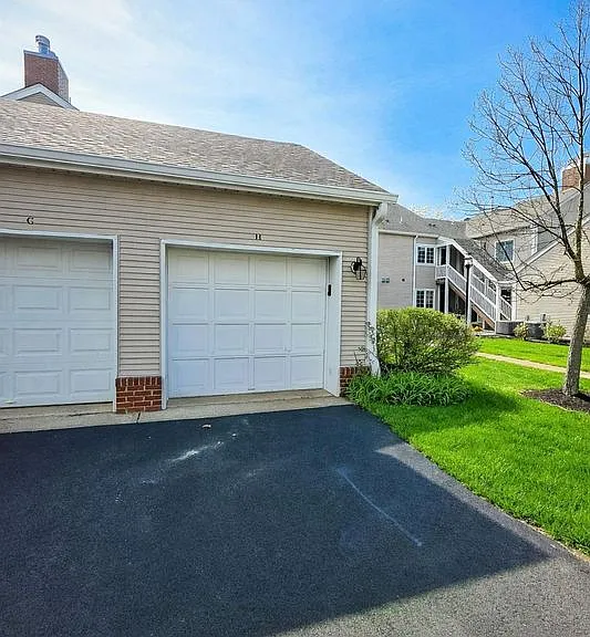 1 Rutland Ln — Photo 3
