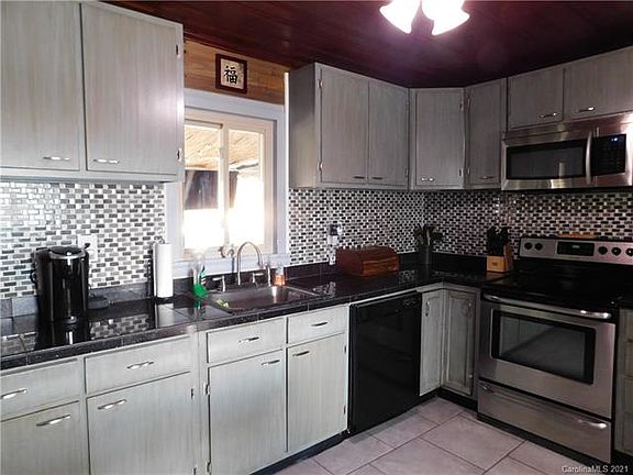 4th image of 515 Halsbury Ave