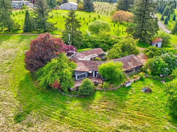 17815 NE Courtney Rd, Newberg, OR 97132