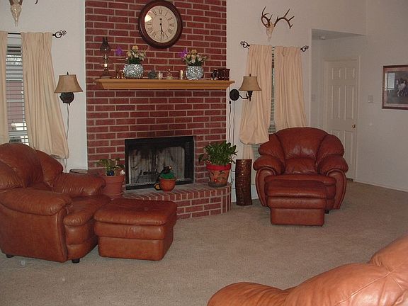 3rd image of 404 Alamo St