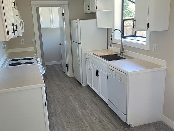 3rd image of 913 Lawton Rd Unit B