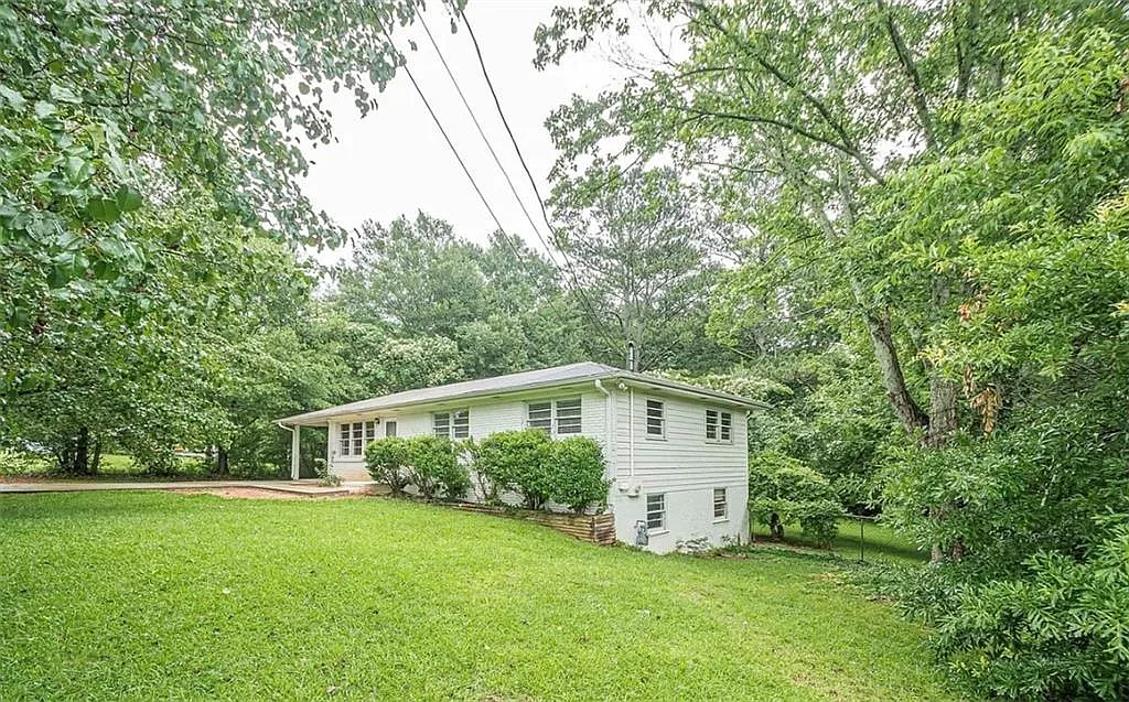 3 bed, 1.0 bath, 1080 sqft, $2,500 — Photo 3