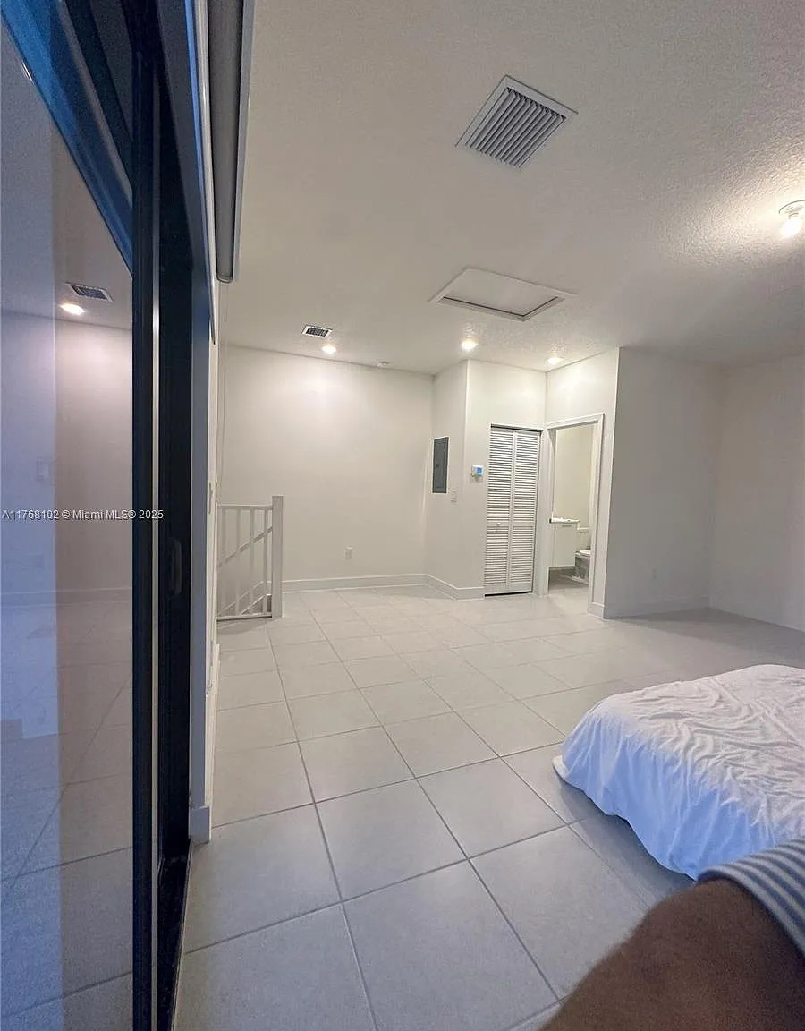 3 bed, 1866 sqft, $4,500 — Photo 3